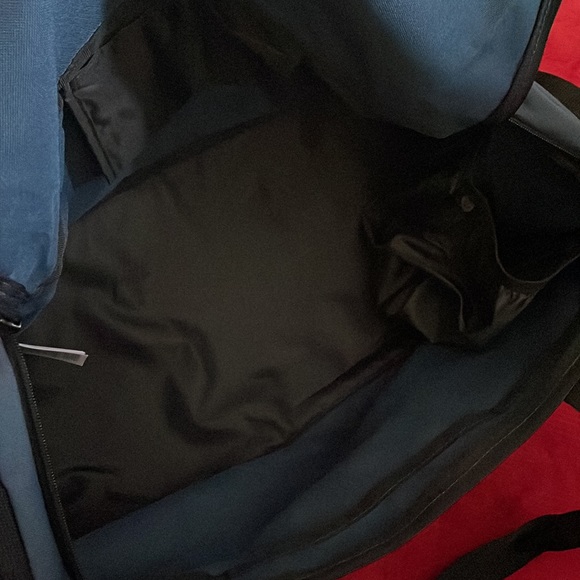 Linear Duffel M Bag - Picture 2 of 2